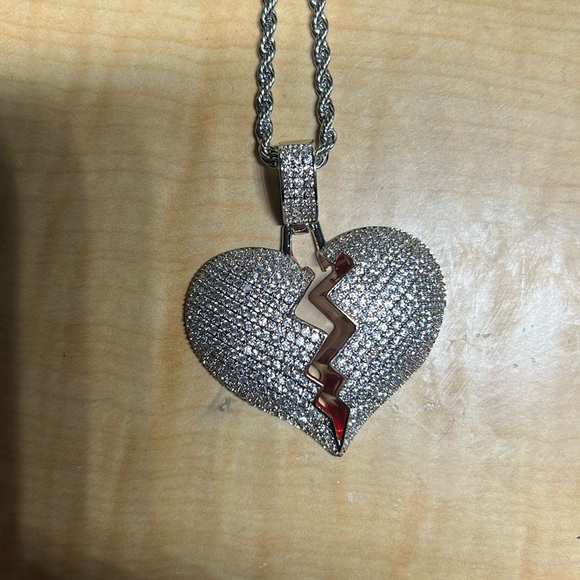 Broken Heart pendant necklace - Picture 1 of 10